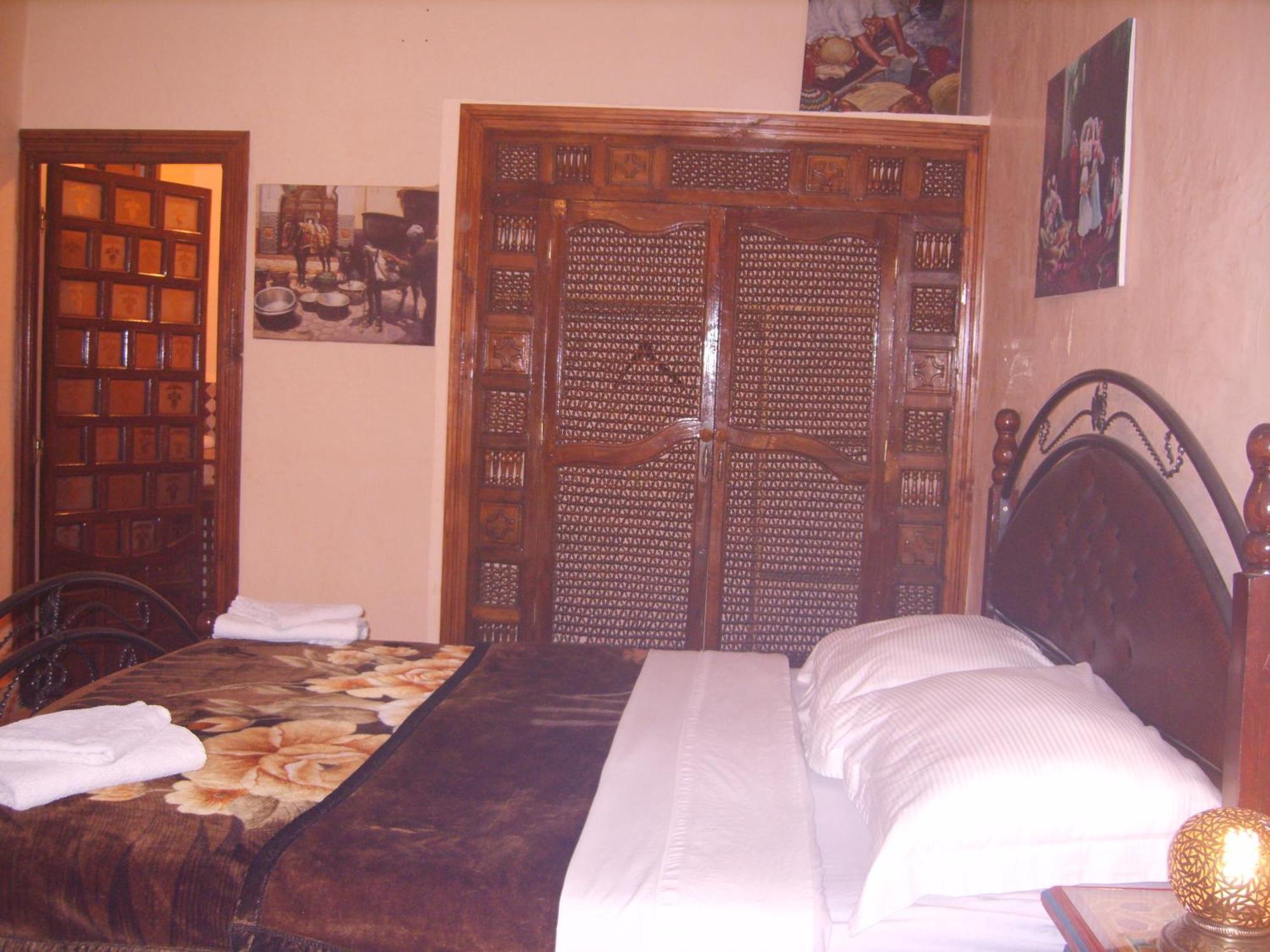 Riad Les Chrifis Navette Aeroport 24 Sur 24 Fès Pokoj fotografie
